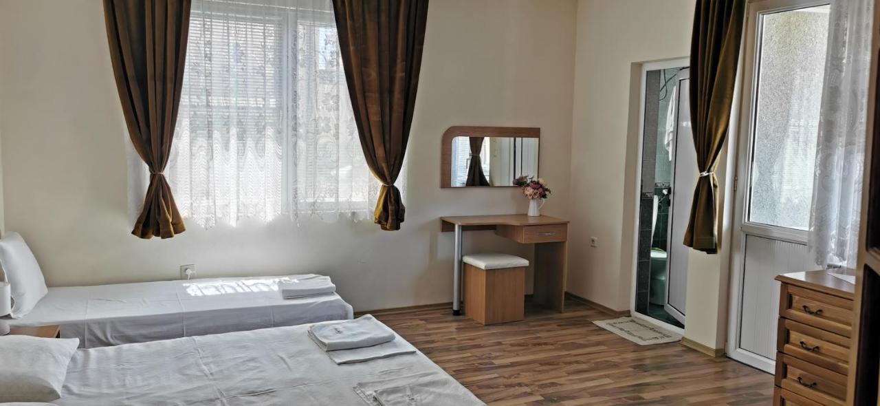 Къща За Гости The Sunny Corner โซโซโปล ภายนอก รูปภาพ